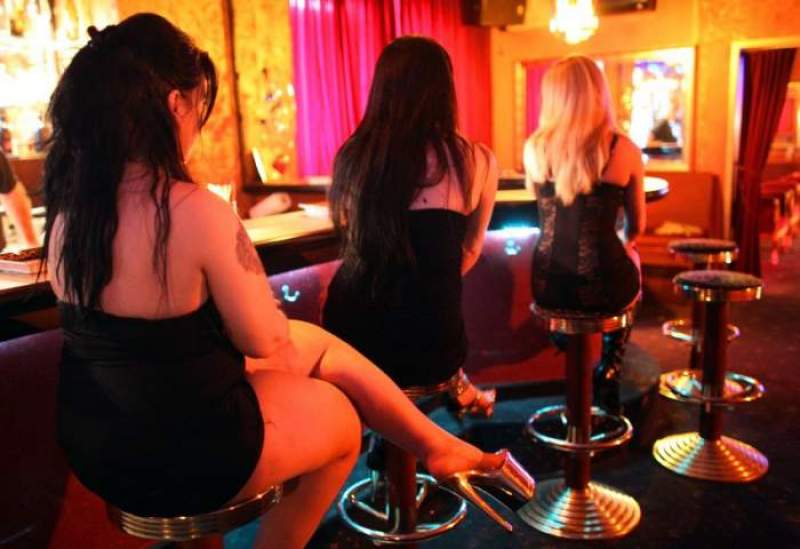 Proxenet acuzat că a obligat mai multe tinere să se prostitueze în Germania, reținut de procurorii DIICOT