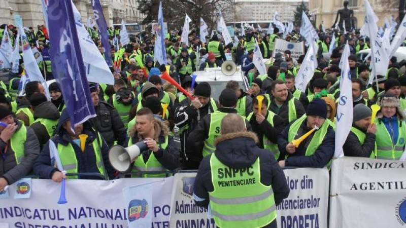 Peste 600 de angajați din penitenciare protestează astăzi la București