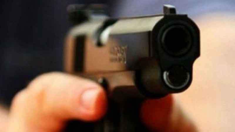 Bărbat amenințat cu pistolul după o șicanare în trafic: un suspect, audiat de polițiștii doljeni