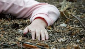 O fată de 13 ani, din Brașov, a fost dusă în pădure și violată de un coleg de școală cu doi ani mai mare. Băiatul a fost reținut