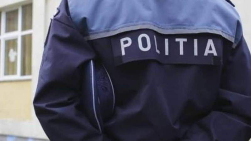 Polițist din Sibiu, reținut pentru trafic de influență și șantaj: lua bani de la diverse persoane în schimbul unor favoruri