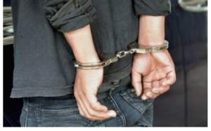 Adolescent din Vaslui, reținut după ce a furat banii a trei copii cu care a mers la urat