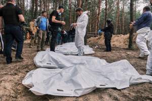 Alte două gropi comune, cu sute de cadavre, au fost descoperite în localitatea Izium din Ucraina
