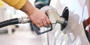 Compensarea tarifelor la carburanţi, prelungită cu 3 luni