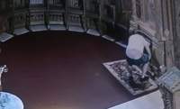 Hoțul care a furat din cutia milei de la Mănăstirea Hadâmbu află astăzi dacă va fi cercetat în libertate sau va sta la „răcoare”(VIDEO)