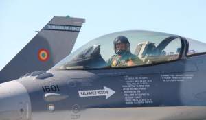 Trei aeronave F-16 Fighting Falcon, preluate de Forţele Aeriene Române