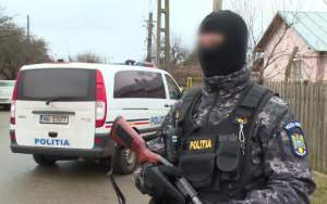 Descinderi la traficanții de droguri din Piatra-Neamț: zece persoane au fost reținute