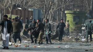 Bilanț șocant după atacul sinucigaș de la Kabul: cel puțin 90 de morți, 150 de răniți. Gruparea Stat Islamic a revendicat atentatul