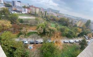 Imaginea care-ți dă fiori! Coadă de dricuri, fotografiată în fața spitalului din Craiova: managerul confirmă situația