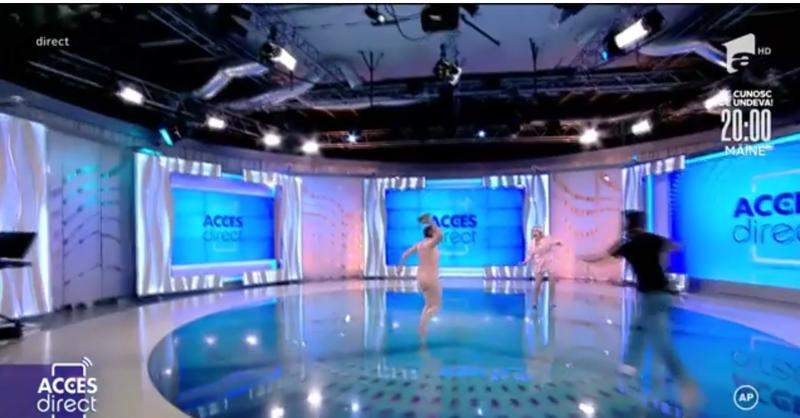 O femeie dezbrăcată a intrat în platoul emisiunii Acces direct de la Antena 1 și a atacat-o cu un bolovan pe Mirela Vaida (VIDEO)
