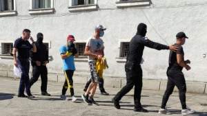 Trei tineri din Petroșani, arestați preventiv după ce au furat seiful cu bani de la o asociație a pensionarilor