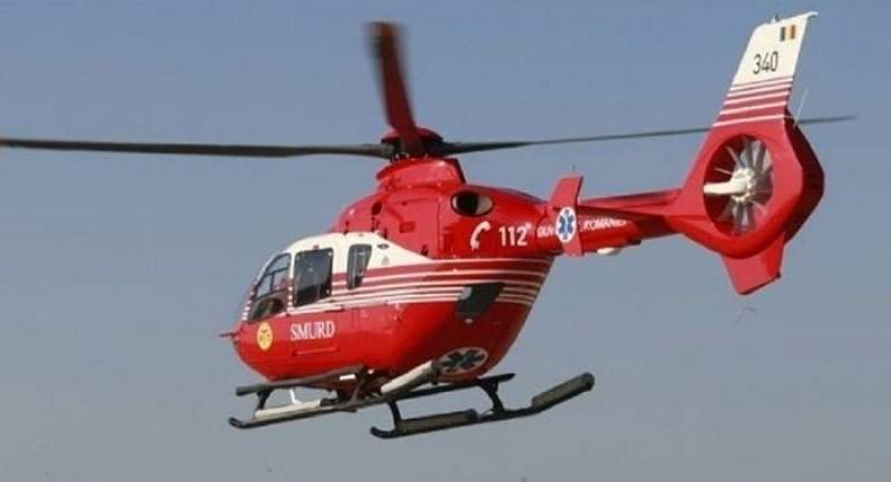 Copil de un an din Huși, adus cu elicopterul SMURD la un spital din Iași după ce a înghițit otravă de purici