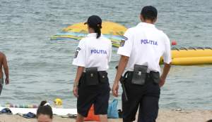 Infractori extrem de periculoși, reținuți de polițiști în timp ce „operau” pe litoral: au jefuit o femeie de patru ori