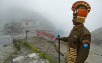 Conflict neașteptat! Ciocnire violentă între soldații indieni și cei chinezi, în Himalaya (VIDEO)