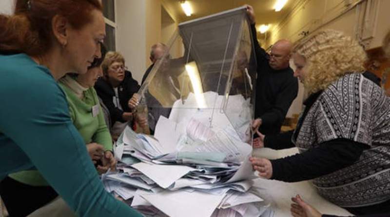 Cum se face politică în Rusia: un candidat i-a mușcat pe membrii comisiei electorale