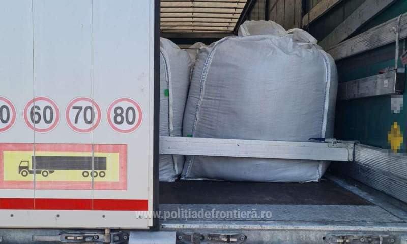 Peste 47 de tone de deșeuri transportate ilegal din Bulgaria și Grecia, oprite la intrarea în țară