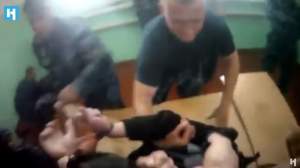Imagini șocante dintr-o închisoare din Rusia, unde mai mulți deținuți sunt torturați