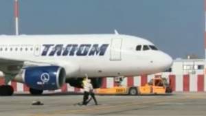 O femeie, care a ratat îmbarcarea, a fugit cu bebelușul în brațe după avion, pe Otopeni (VIDEO)