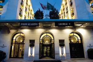 Jaf într-un hotel  de lux din Paris: hoții au furat bijuterii în valoare de 100.000 de euro