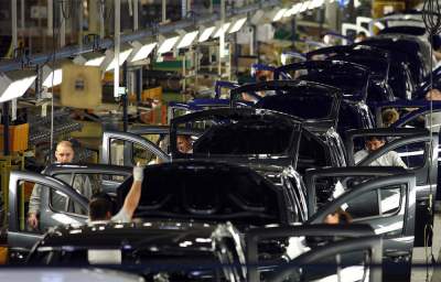 Producția Dacia și Ford în România a depășit pragul de 50.000 de mașini luna trecută