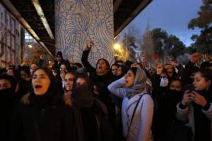 Proteste la Teheran față de actualul regim: manifestanții cer demisia ayatollahului