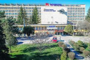 Spitalul din Onești a rămas fără telecomunicații după ce hoții au furat cablurile de pe stâlpii din oraș