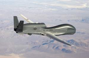 O dronă militară americană, controlată de inteligență artificială, își „ucide” operatorul într-un test simulat