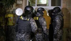 Au greșit adresa! Clipe de coșmar pentru o femeie din Brașov și cei doi copii ai săi: s-au trezit cu mascații Poliției în casă