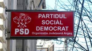 Mii de calendare creștin ortodoxe cu sigla PSD împărțite în Argeș: „Este un abuz!”