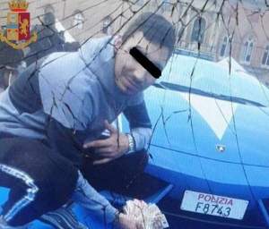 Român prins cu droguri după ce și-a făcut un selfie cu un Lamboghini al Poliției italiene