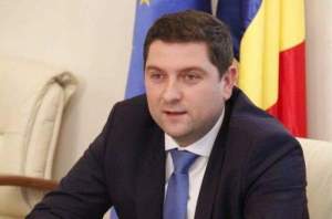 Prefectul de Iași a fost eliberat din funcție împreună cu alți reprezentanți ai Guvernului din 13 județe. În locul lui Bogdan Cojocaru a fost numit Felix Guzgă