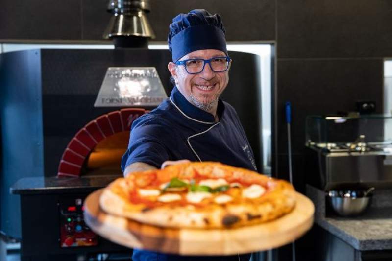 Italianul care a făcut peste1,5 milioane de pizza este la Iași