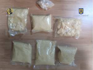 Peste 12 kilograme de substanțe interize găsit de DIICOT Cluj la trei traficanți de droguri (VIDEO)