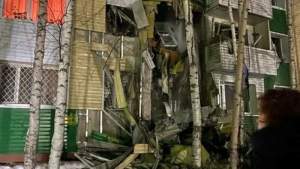 Un bloc de apartamente dintr-un oraș din Rusia s-a prăbușit în urma unei explozii (VIDEO)