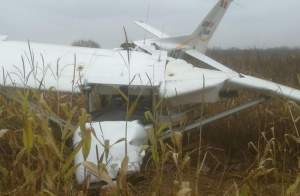 Un avion de mici dimensiuni a aterizat forțat pe un câmp din Alba: pilotul este rănit
