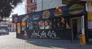 Fast-food-ul ridicat ilegal în Tudor de Asimionesei funcționează și astăzi, deși primarul Chirica a dispus demolarea pe 1 iulie 2021