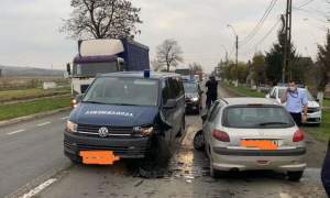 Dubiță a Jandarmeriei lovită în plin de un șofer beat criță: autospeciala era în misiune