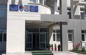 Percheziții la Primăria Pașcani: funcționar public acuzat de trafic de influență
