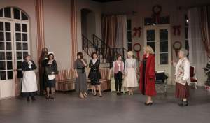 Premieră la Teatrul Național: spectacolul „Opt Femei” deschide noua stagiune a TNI