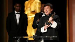 Jackie Chan a primit un Oscar onorific pentru întreaga carieră