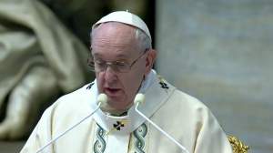 Papa Francisc condamnă violența împotriva femeilor: „A răni o femeie înseamnă a-L insulta pe Dumnezeu”