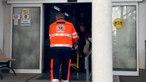 Zeci de elevi şi profesori de la un liceu din Timişoara au ajuns la spital cu simptome de intoxicaţie