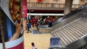 O adolescentă s-a aruncat în fața metroului la stația Piața Unirii 1. Metrorex: Posibilă tentativă de suicid