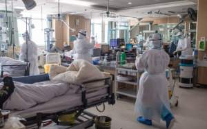 Peste 8.000 de pacienți români infectați cu coronavirus vor beneficia de un tratament experimental donat Ministerului Sănătății