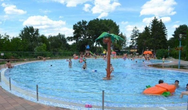 Șase copii s-au intoxicat cu clor în piscina unui complex hotelier din Mamaia