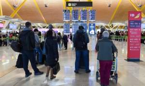 38 de angajați de pe aeroportul din Madrid furau tot ce prindeau din bagajele pasagerilor, de la gadgeturi și genți de lux la mâncare