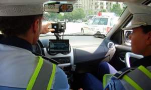 Polițiștii rutieri, la vânătoare de vitezomani în Iași și pe Drumul European: 12 permise reținute