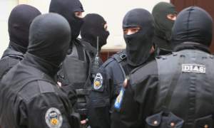 Grupare de proxeneți din Călărași, destructurată de procurorii DIICOT: șapte persoane au fost reținute