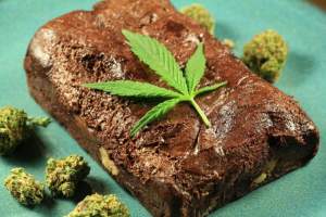 15 persoane testate pozitiv la marijuana au ajuns la spital după ce au consumat „prăjituri speciale” la o petrecere privată