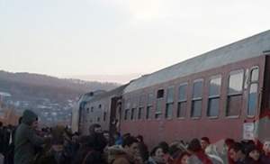 Bătaie de joc! Sute de călători blocați în câmp, pe un ger cumplit, în trenul Iași-Tecuci